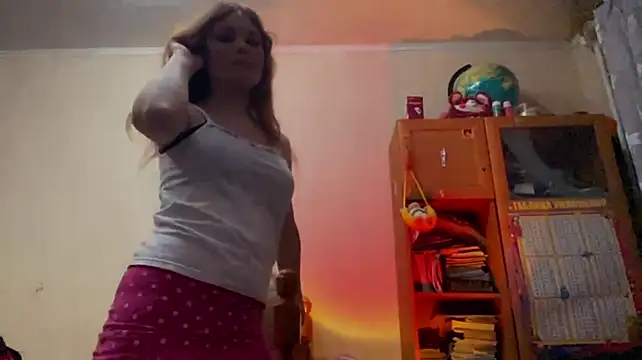 VickyLaperouse - cutie dance