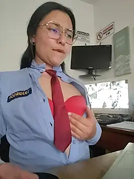 Queen_linda1 - My boss touches my tits.🍒😈