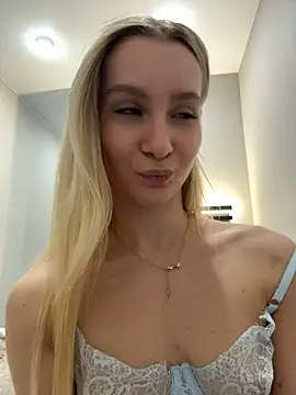LunaVelvetti - sexy massage my nipples