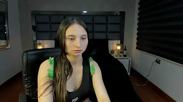 Emilia_Jonnes - Show pussy
