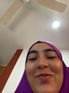 Malika_Noor - Zoom + bounce✨