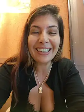 Scarlett_moore - Toples (just sweater on)