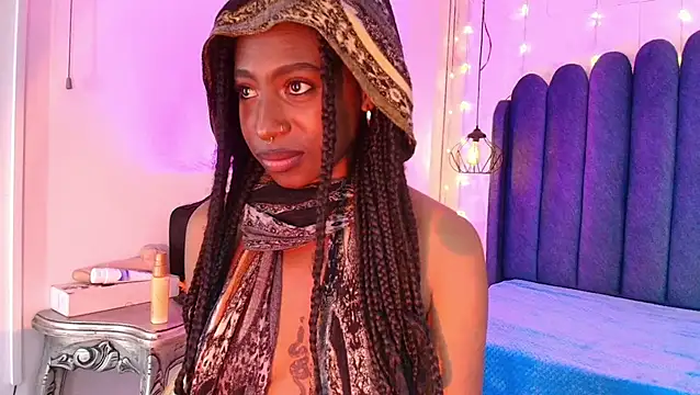 Queen_perla_ - spank ass