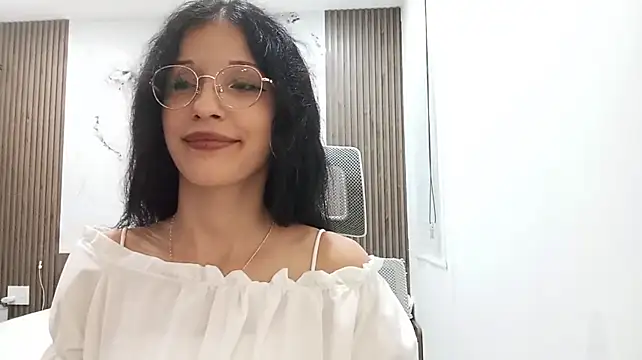MandaForero - Tease with my top