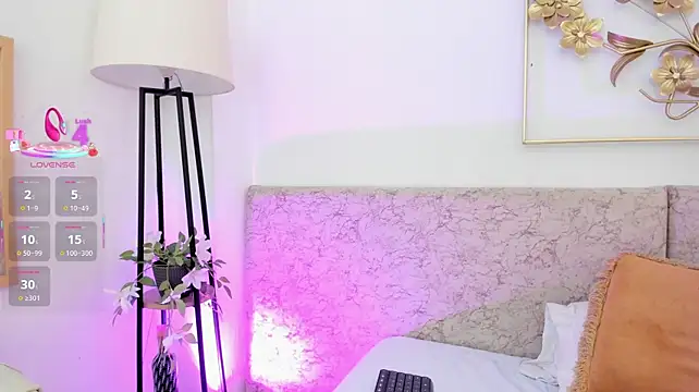 _Malak - Show tits + pinch nipples + massage🔥🍒