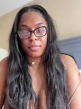 CandyLuxxxx - No panties ♥️ last to control and vid