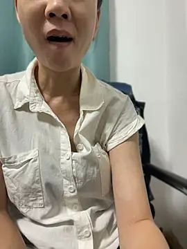 Li61316 - 完成目标在办公室外面的走廊上尿尿