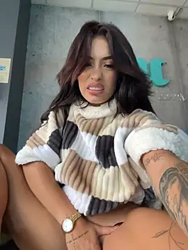 MystiqueXXX - CREAMMIER PUSSY IN PUBLIC SPACE! 🥵👑