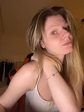 MaryHiggins - Take off your bra and show your breasts