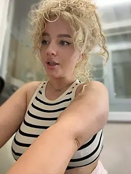 CurlyDaisy - droll on boobs