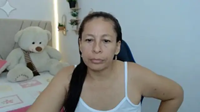 Mature_martina - ride dilldo