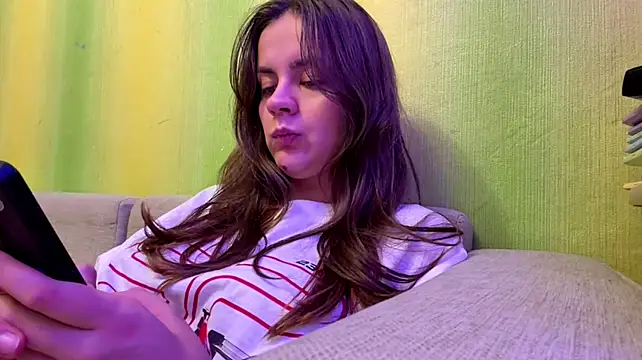 AliceVee - Do you want me to suck finger?