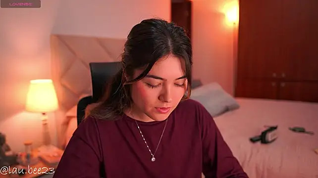 Lau_Bee - wet me that make me move