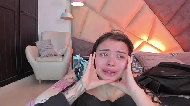SaskiaGrendel - Explicit face sitting