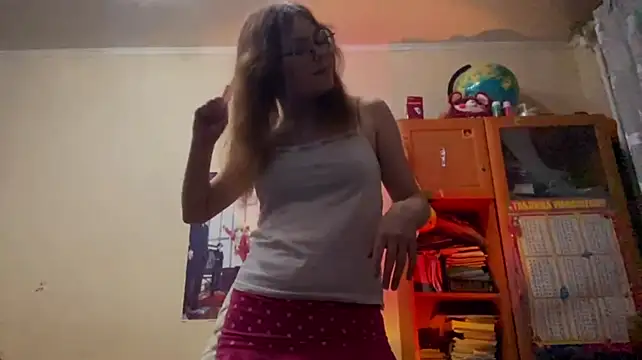 VickyLaperouse - show my tongue