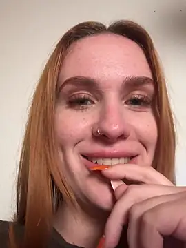 ChiaraVelvet - show me your big ass and spank it x12 🥵