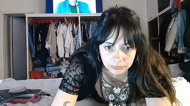 Mickyta - Me meto al baño desnuda