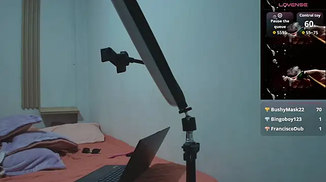 Olivia_gh1 - naked and finger in pussy