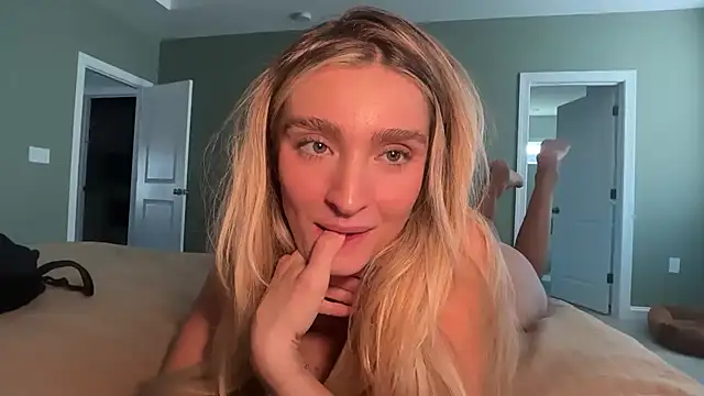 Meggsworld - lotion naked body + spread my holess