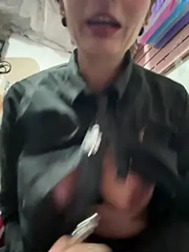 IsabellaMariet - strong and exciting squirt in public