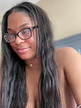 CandyLuxxxx - No panties ♥️ last to control and vid