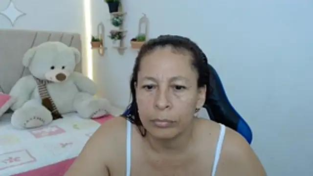 Mature_martina - ride dilldo