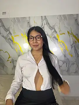 Leandra_jhonson - I play with my tits