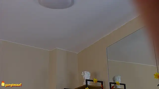 YungTessa - show pantie