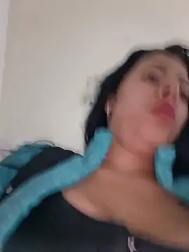 Luianna - Take off my top and drool on my breasts