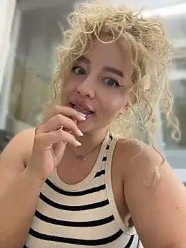 CurlyDaisy - suck me good, girl