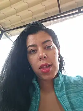 Luianna - Take off my top and drool on my breasts