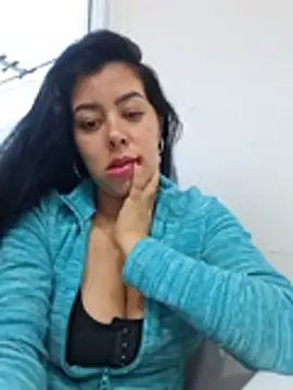 Luianna - Take off my top and drool on my breasts