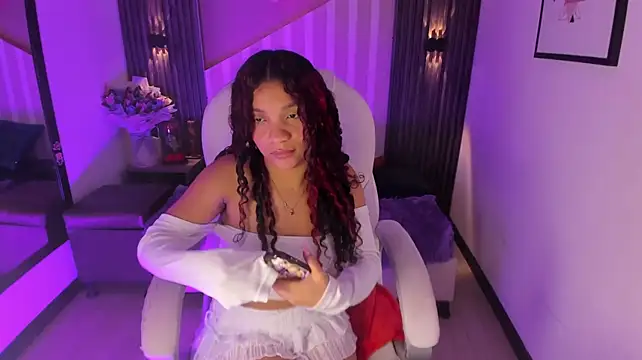 LittleeStar - show tits + oil