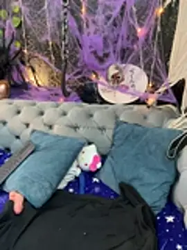Moonlight_gp - Flash my bare tits and squeeze them