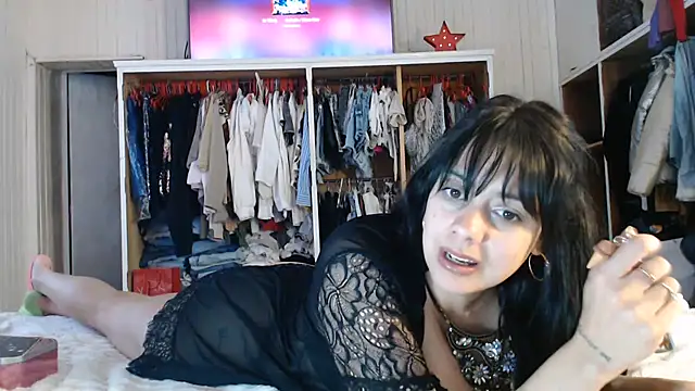 Mickyta - Me meto al baño desnuda