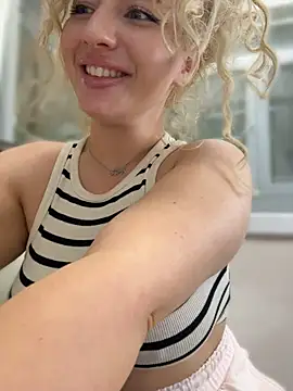 CurlyDaisy - suck me good, girl