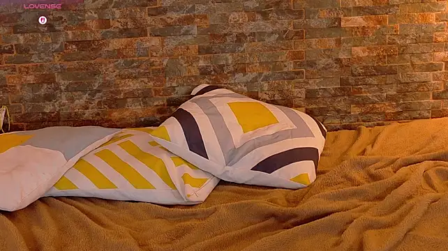 IsisRivers - show my tits+ jump toghe out 😛