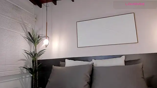 GretaVelvet - Spit pussy + fingering hard!🥵