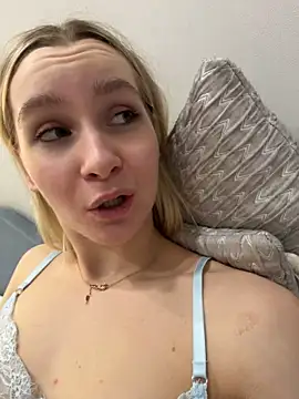 LunaVelvetti - sexy play with tits close up