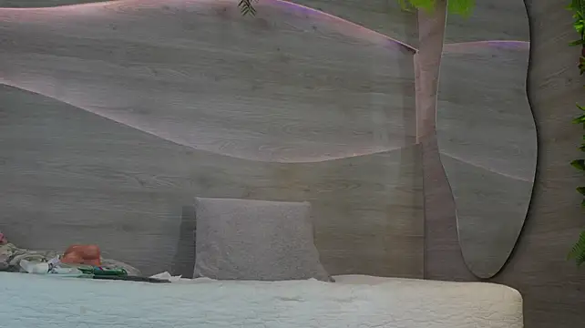 Luly_Parker - Suck my fingers