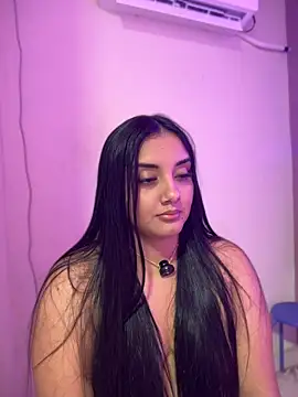 Amaliadaltonn - completely naked covered in oil 🥵💦