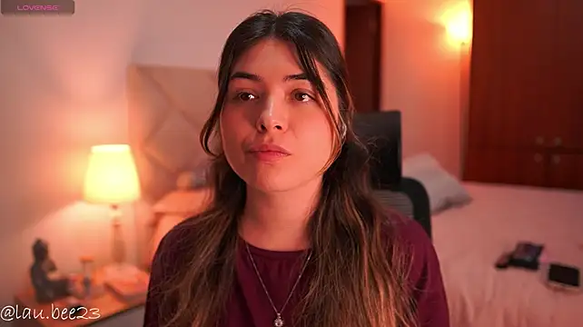 Lau_Bee - show boobs and play with them