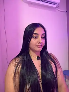 Amaliadaltonn - completely naked covered in oil 🥵💦