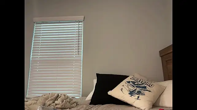 Zoeycaldwellxo - vibrator over panties (using vibrator)