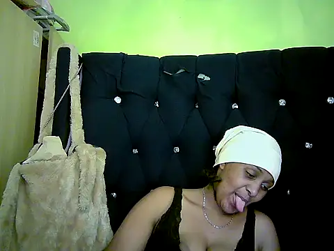 Swthoney12 - am new make me cum love........