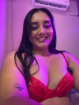 Amaliadaltonn - completely naked covered in oil 🥵💦