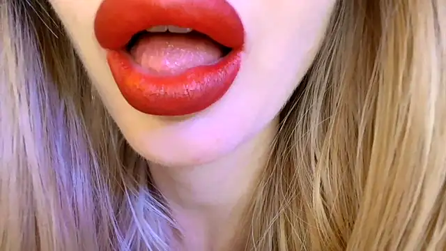 Velvet_kissx - How about some wetness?Booom 💦 😈 👄 🎇