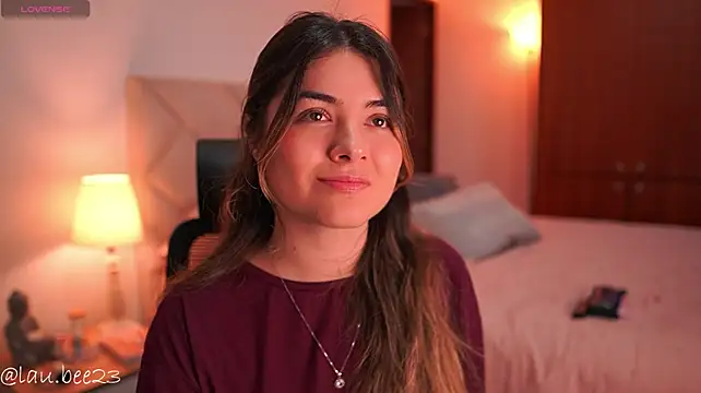 Lau_Bee - show boobs and play with them