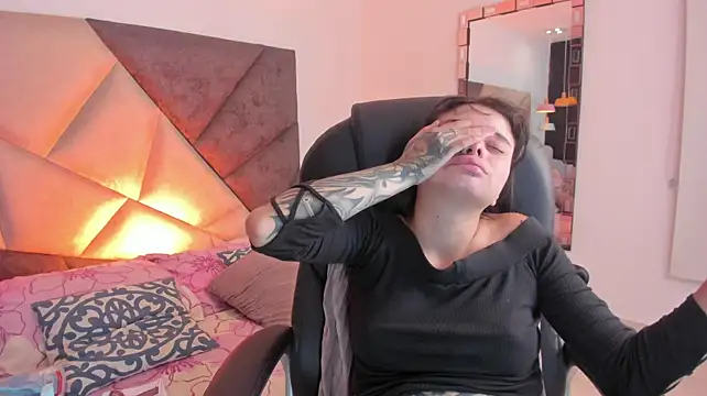 SaskiaGrendel - Explicit face sitting