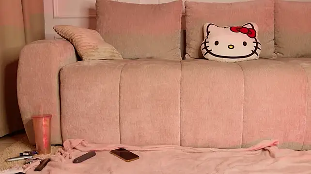SinfulSienna - finger my kitty